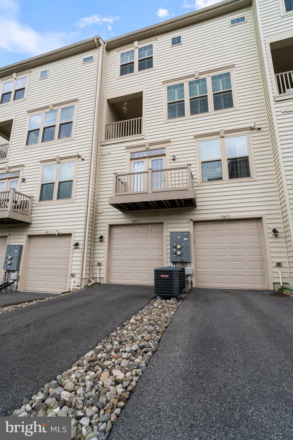 OAKDALE VILLAGE - Residential Lease