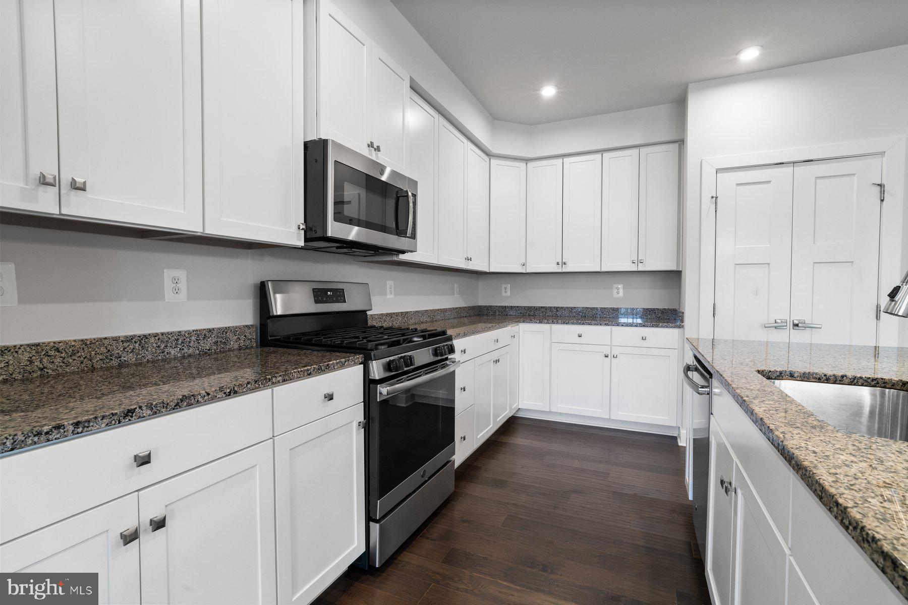 OAKDALE VILLAGE - Residential Lease