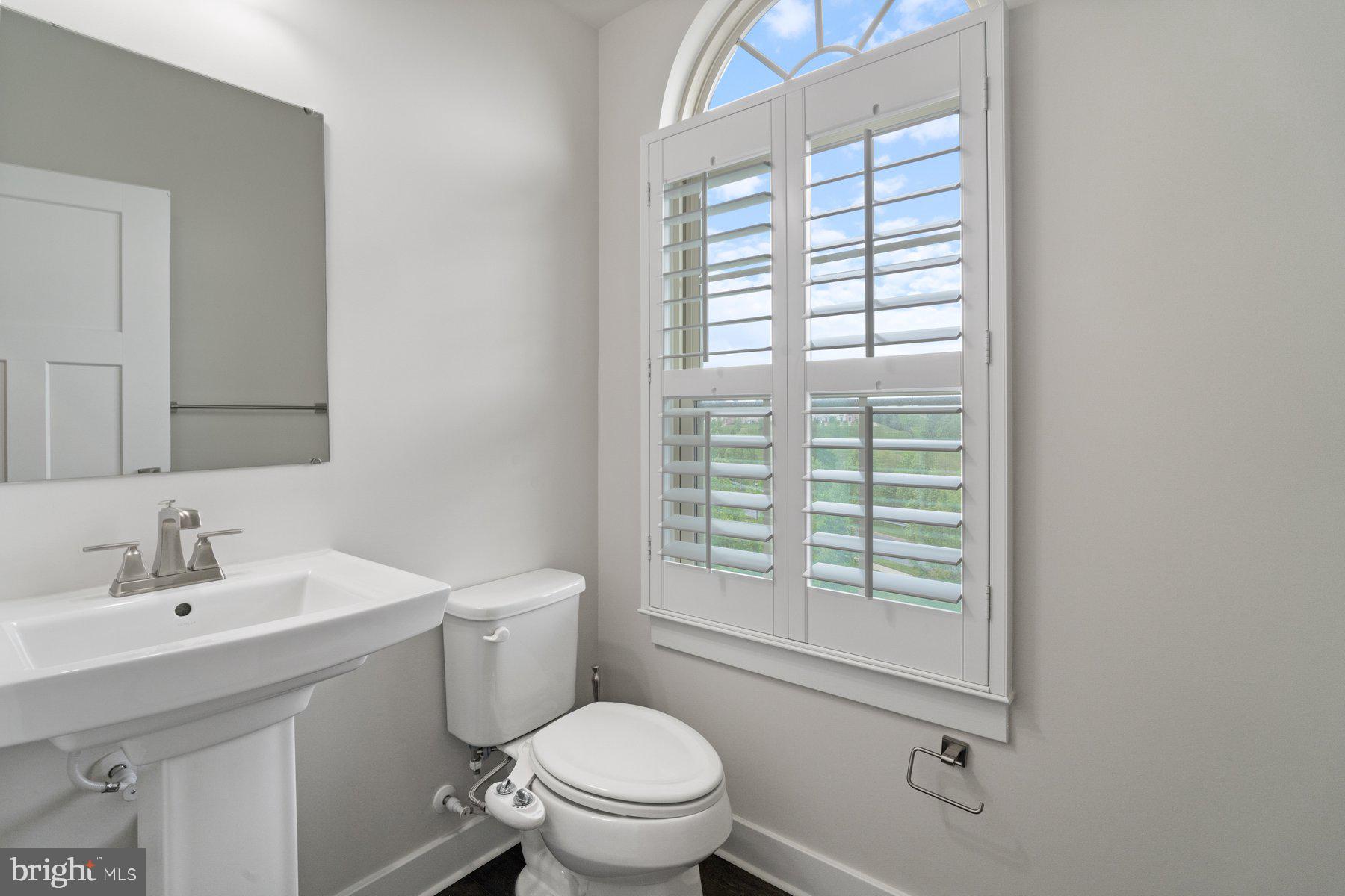 OAKDALE VILLAGE - Residential Lease