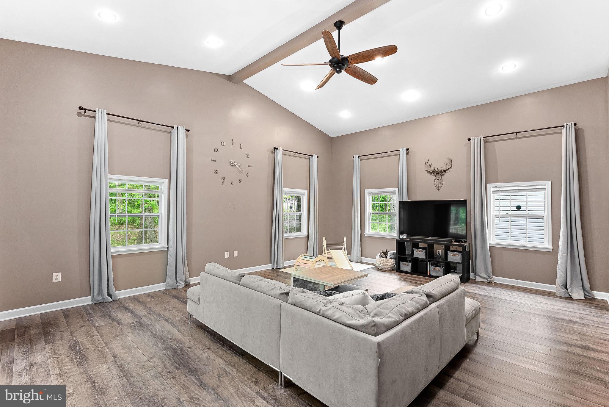 RIVER VIEW PARK - Residential