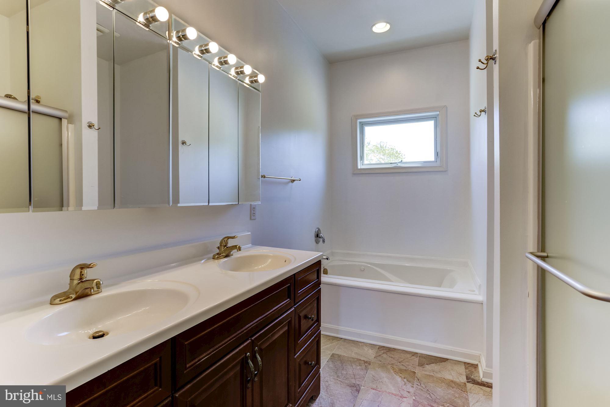 LOVE POINT - Residential Lease