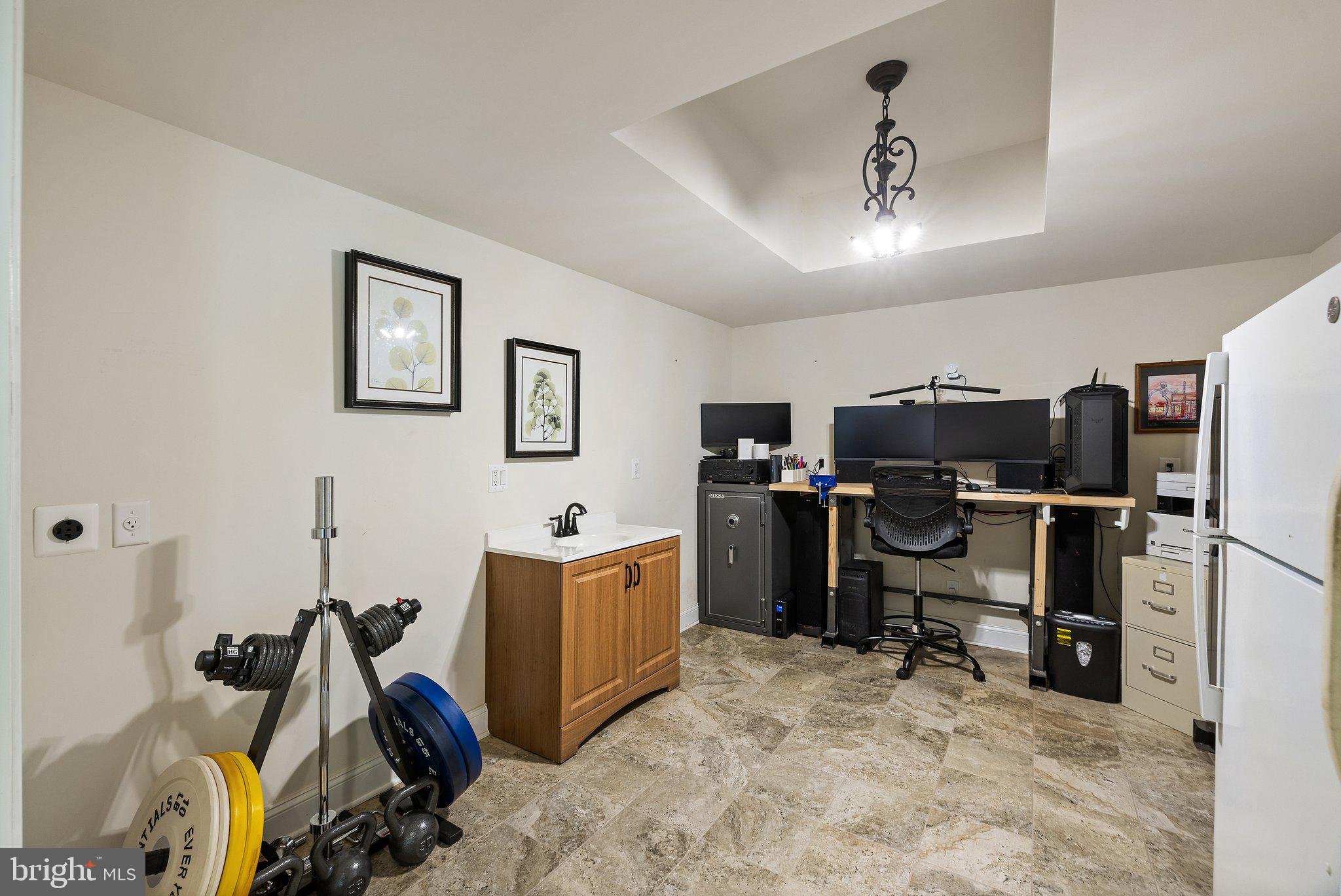 BREEZY KNOLL - Residential