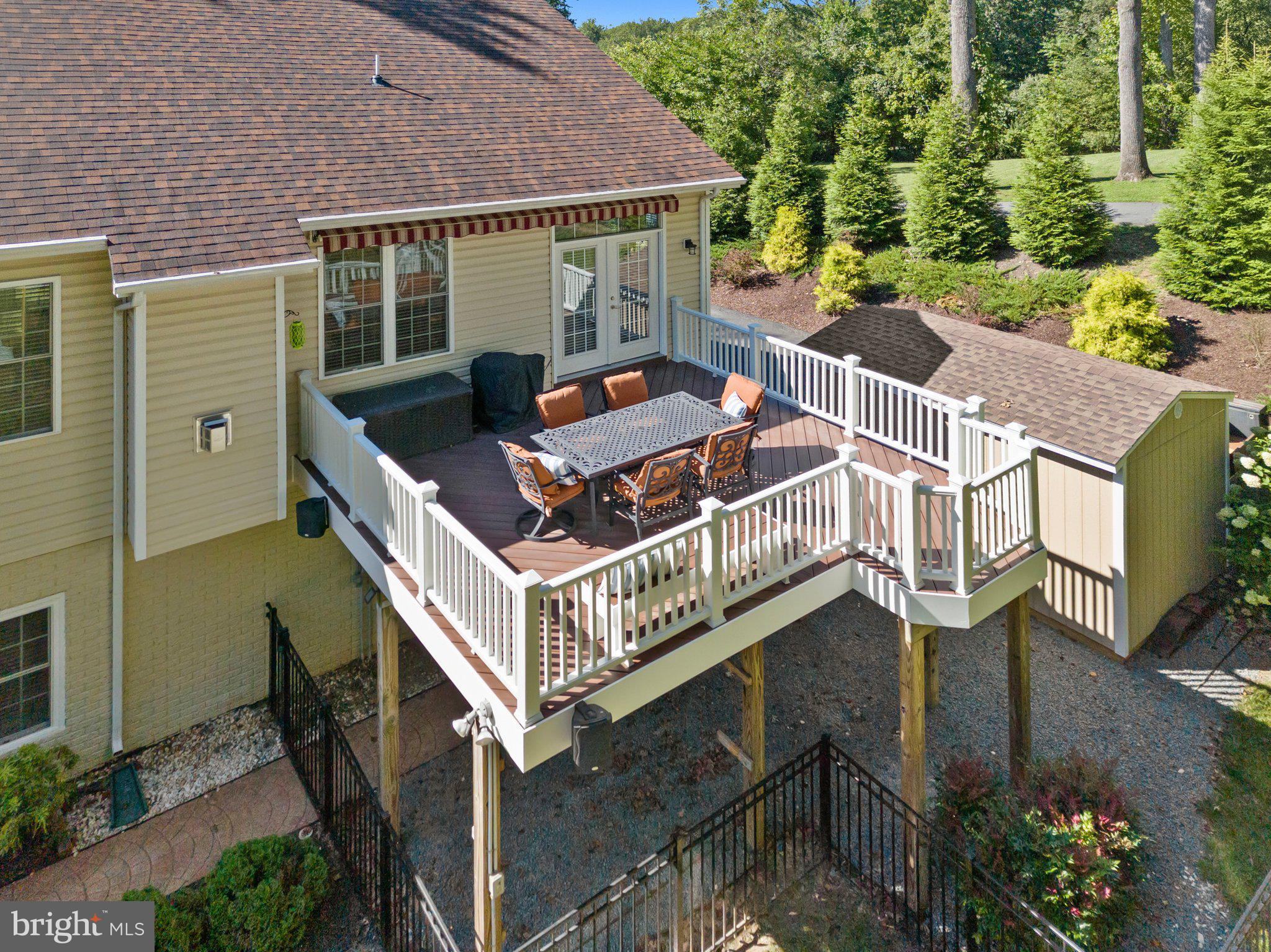 BREEZY KNOLL - Residential