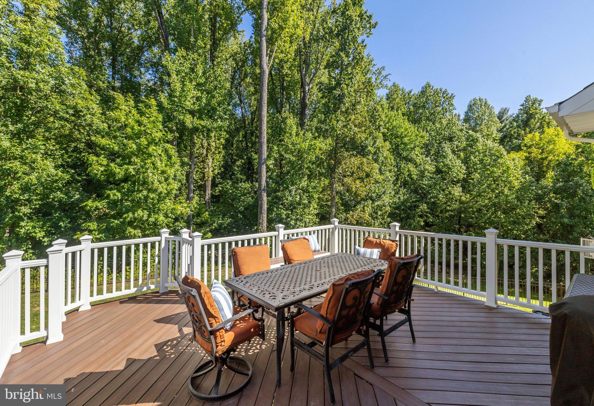 BREEZY KNOLL - Residential