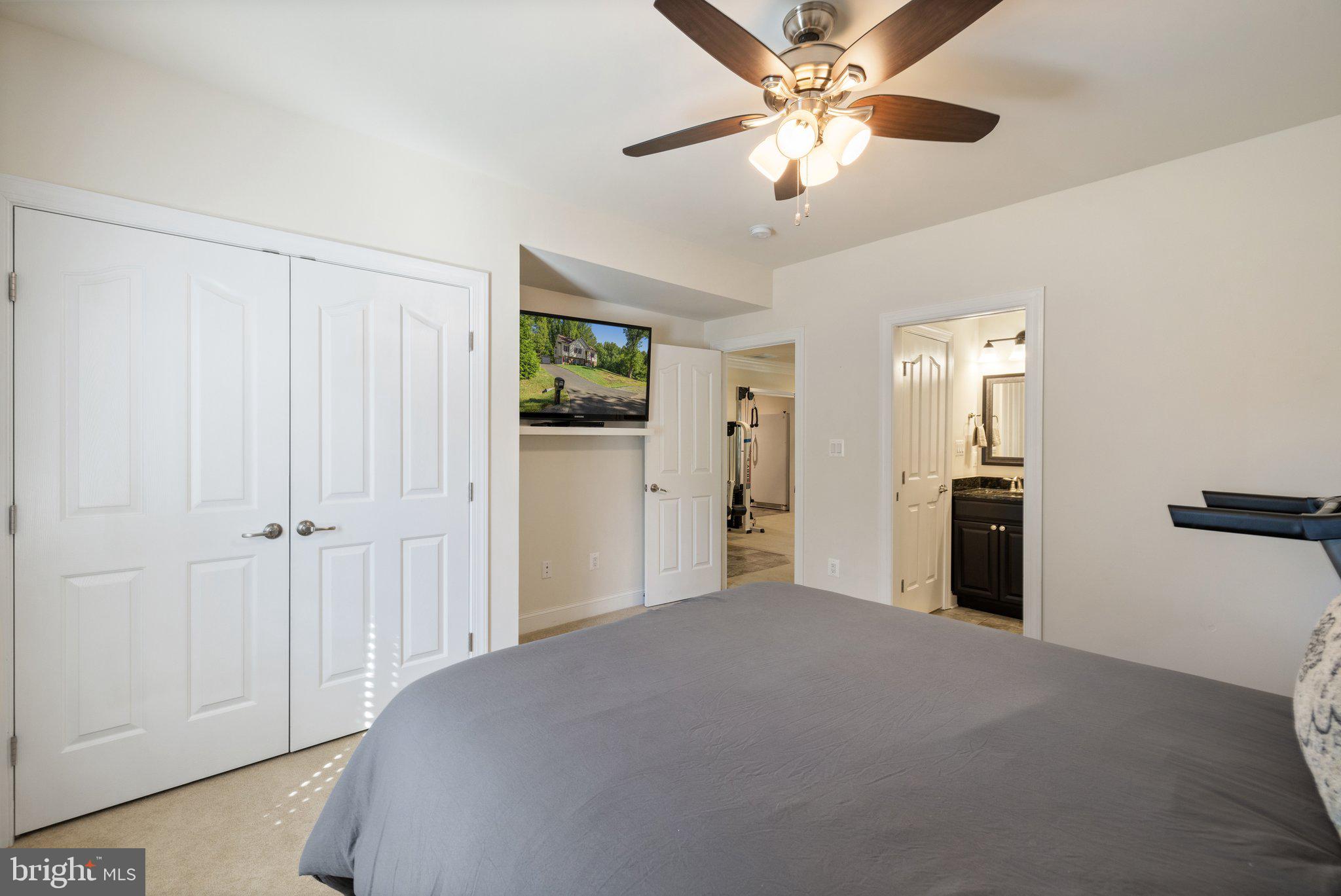 BREEZY KNOLL - Residential