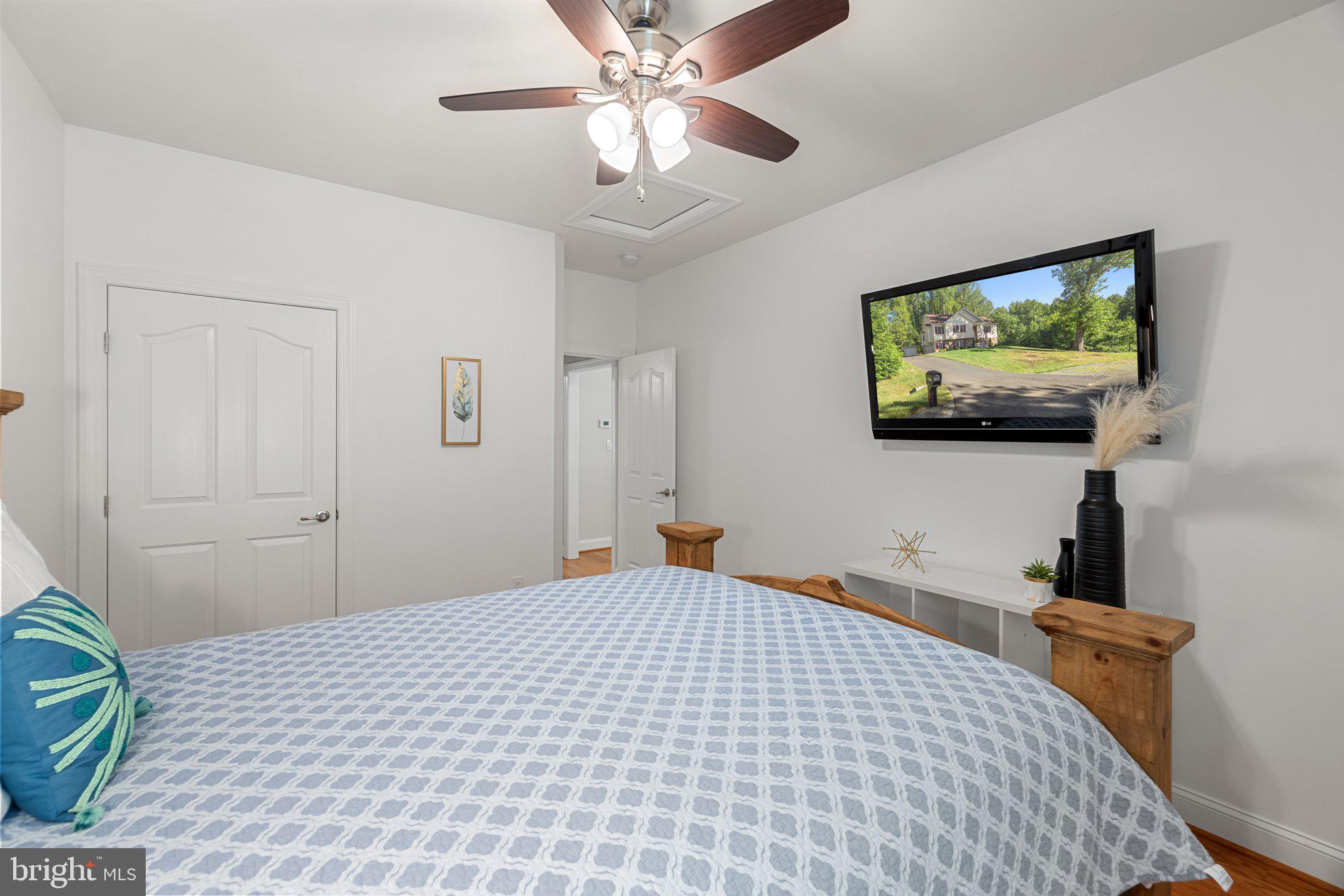 BREEZY KNOLL - Residential