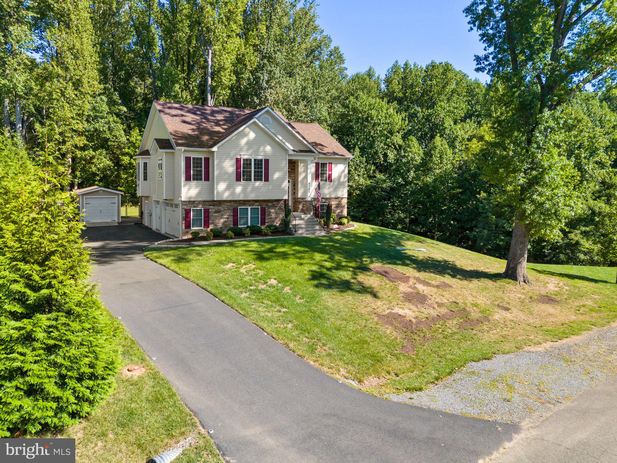 BREEZY KNOLL - Residential