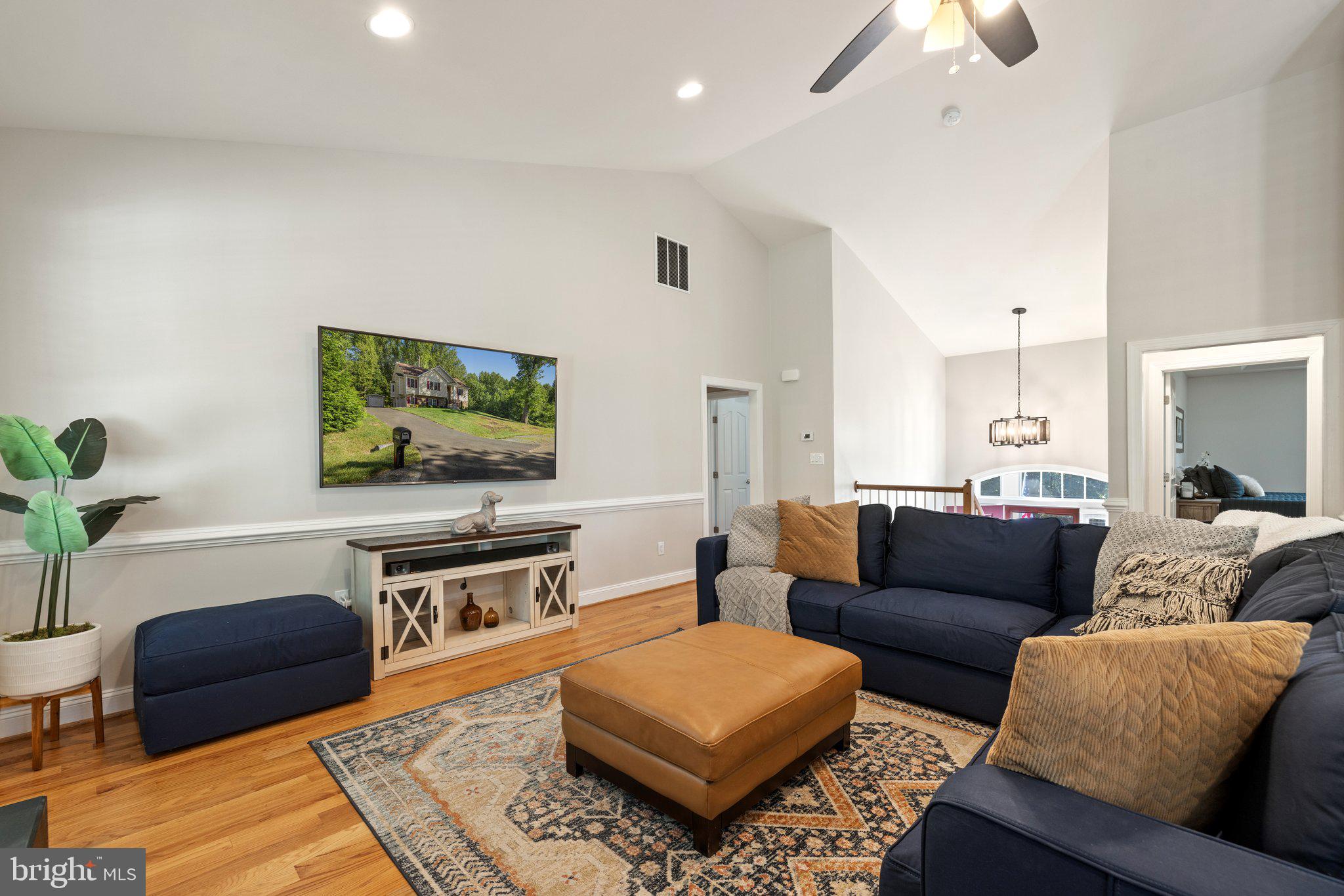 BREEZY KNOLL - Residential