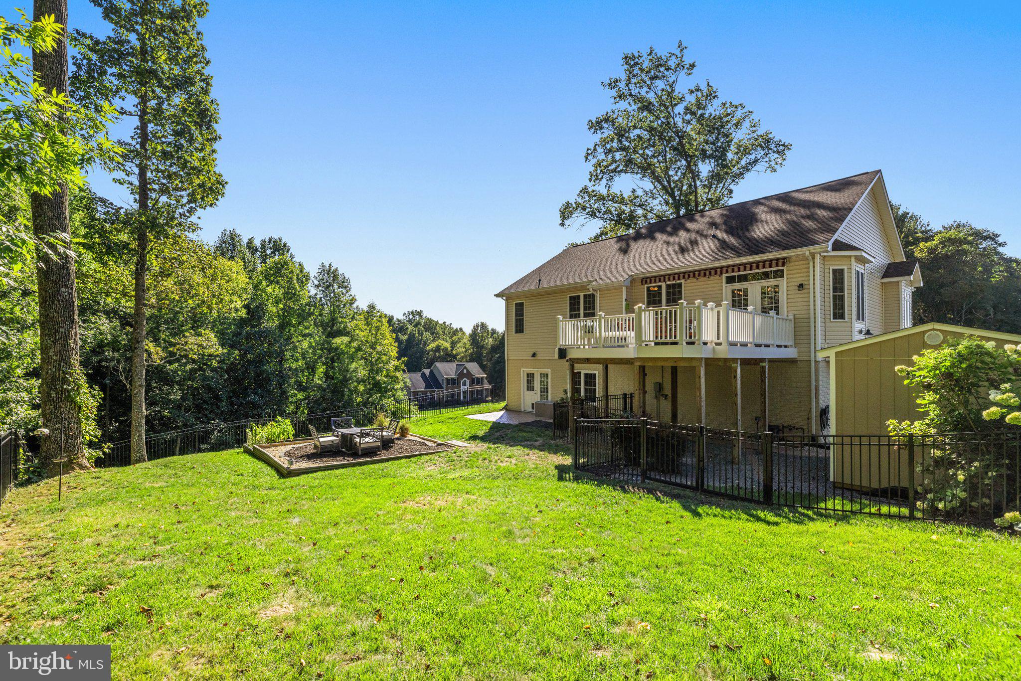 BREEZY KNOLL - Residential