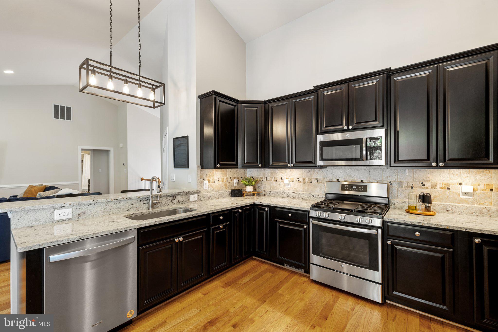 BREEZY KNOLL - Residential