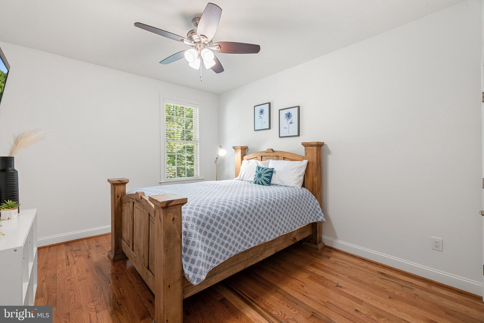 BREEZY KNOLL - Residential