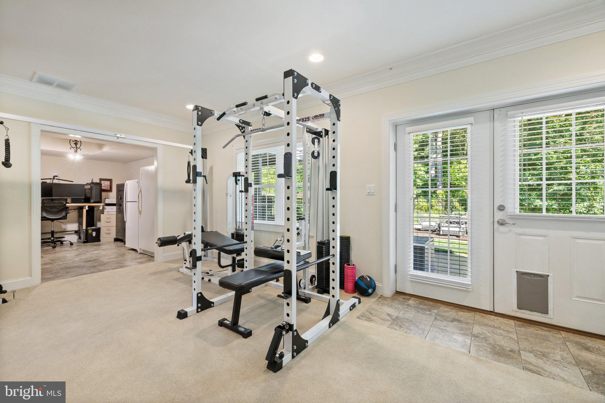 BREEZY KNOLL - Residential