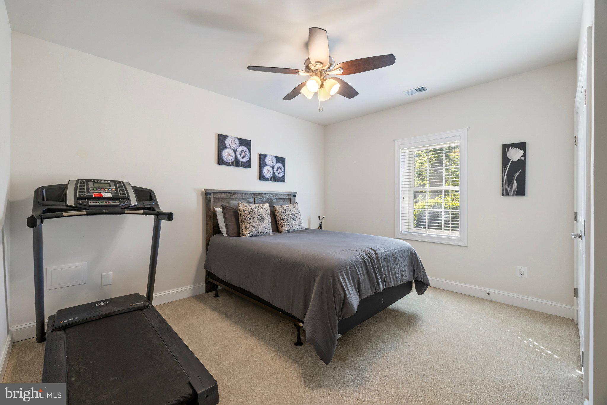 BREEZY KNOLL - Residential