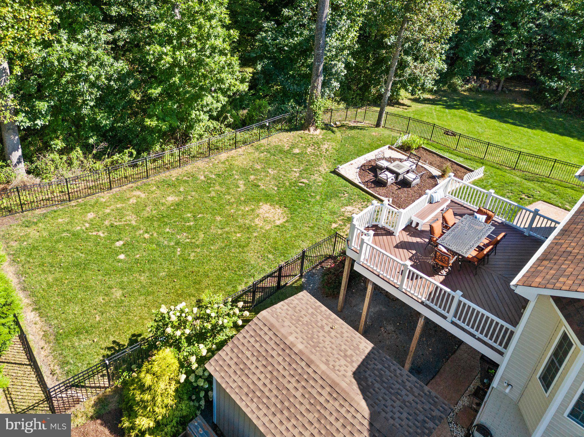 BREEZY KNOLL - Residential