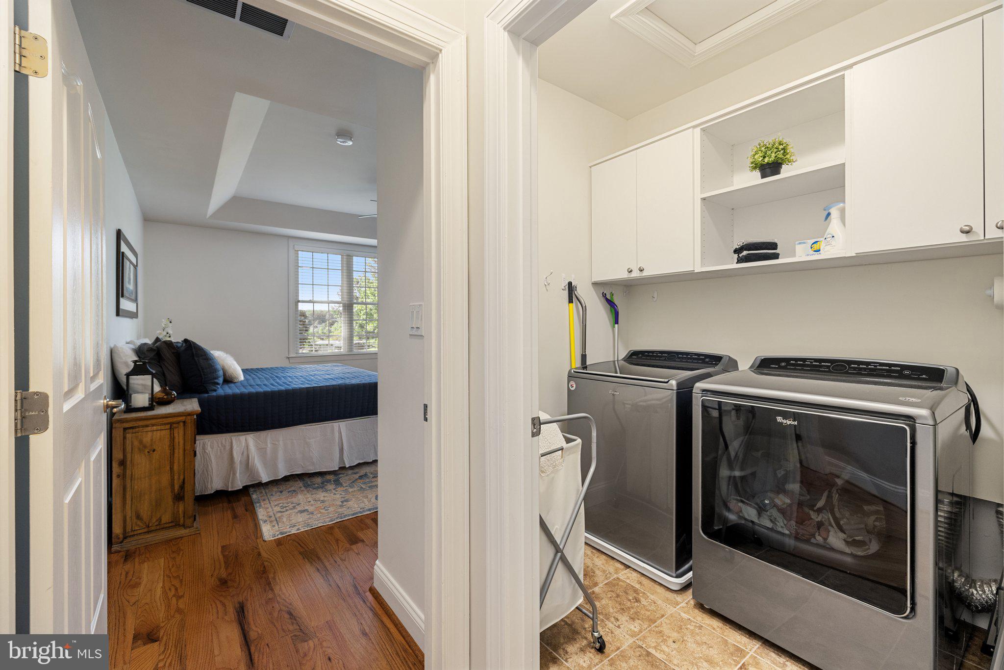 BREEZY KNOLL - Residential