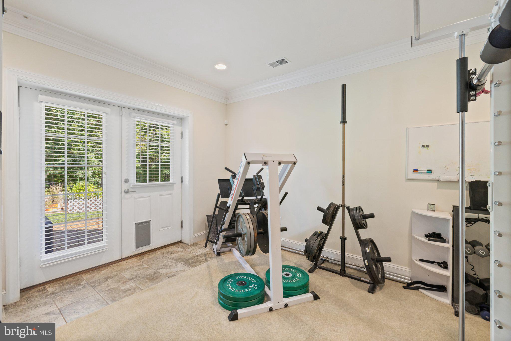 BREEZY KNOLL - Residential