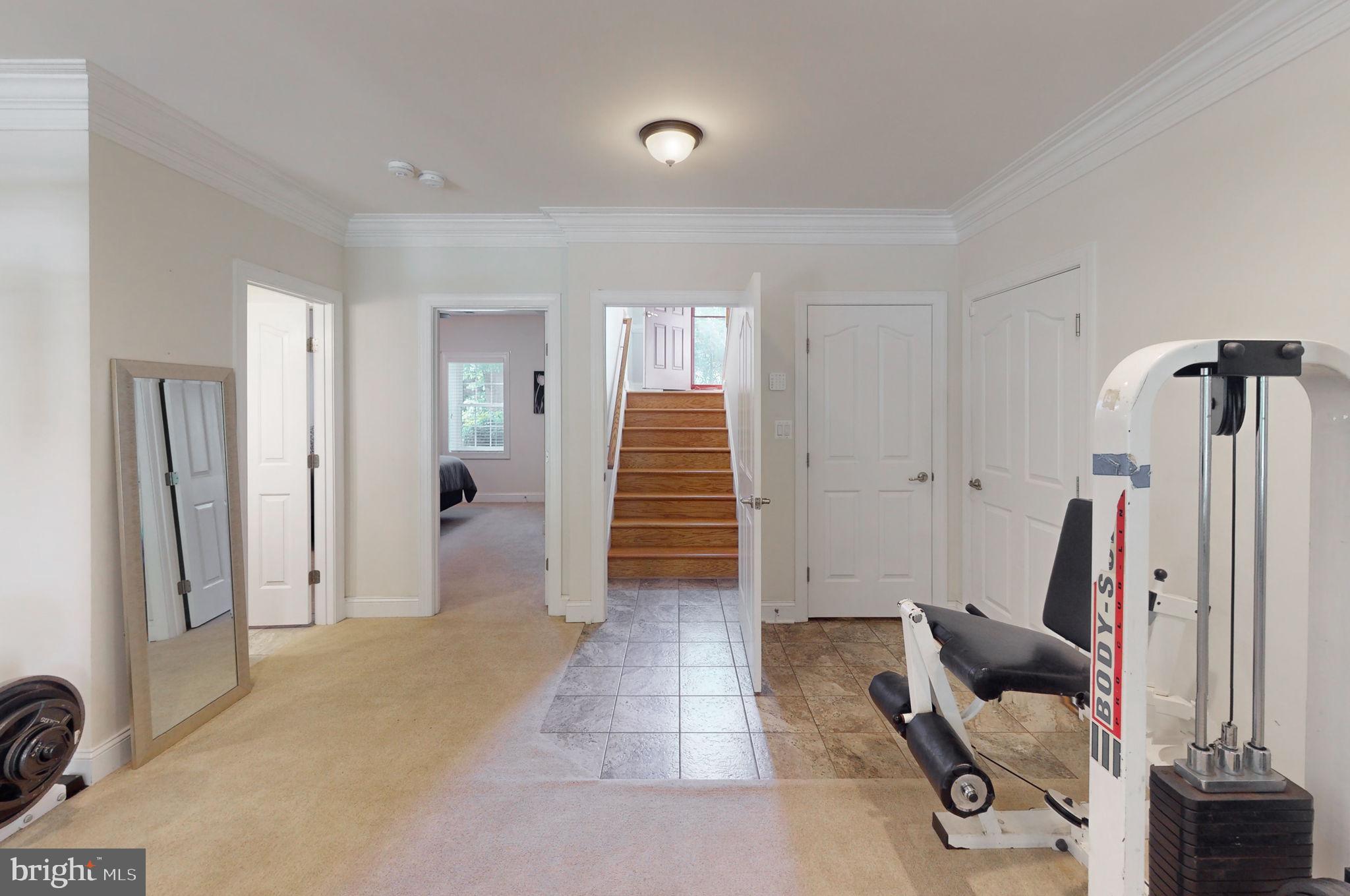 BREEZY KNOLL - Residential