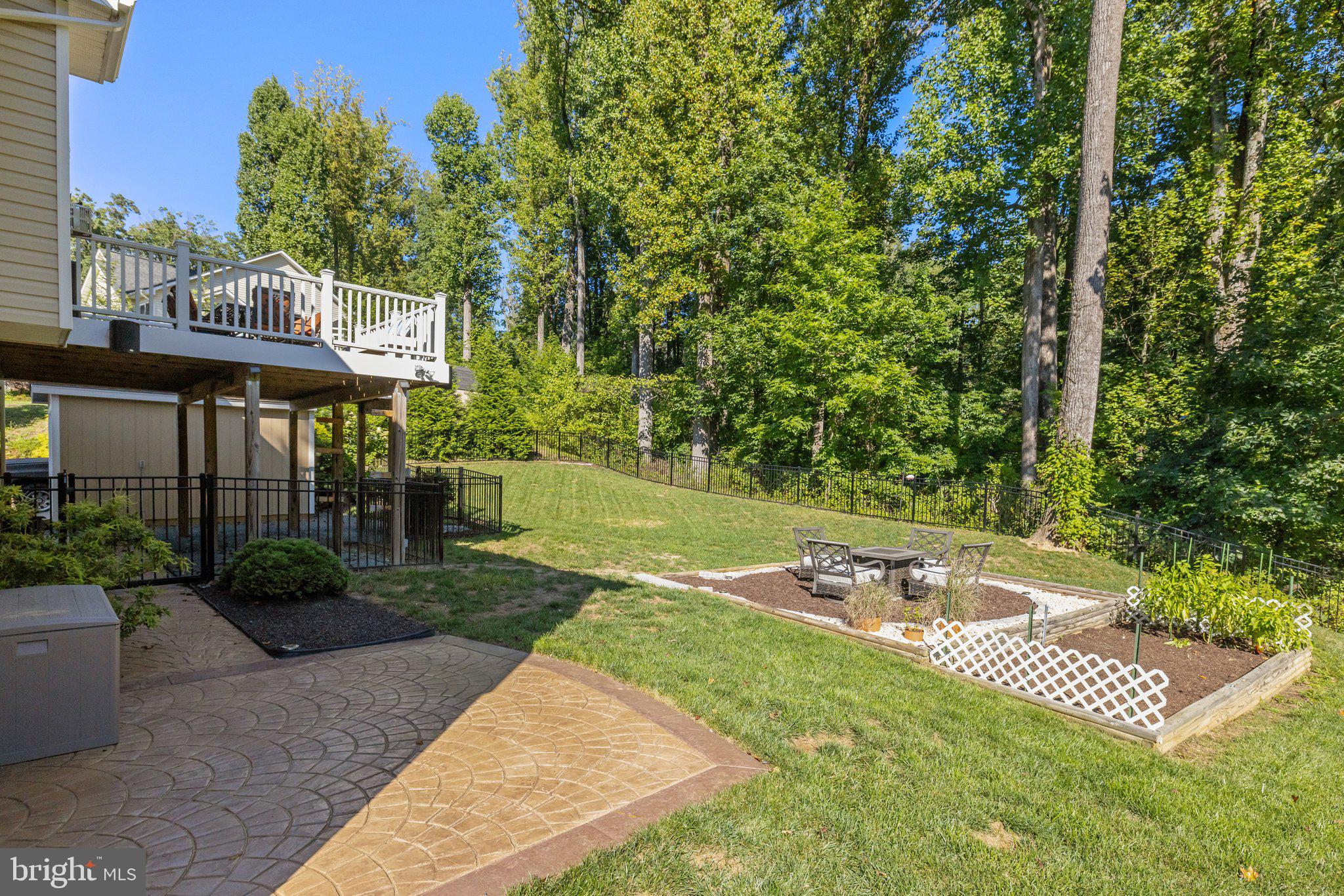 BREEZY KNOLL - Residential