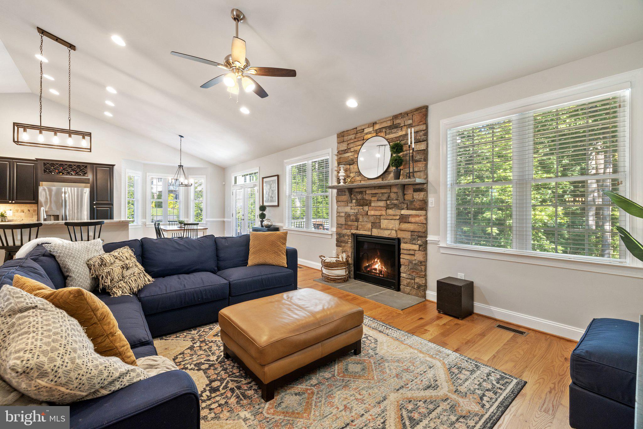 BREEZY KNOLL - Residential