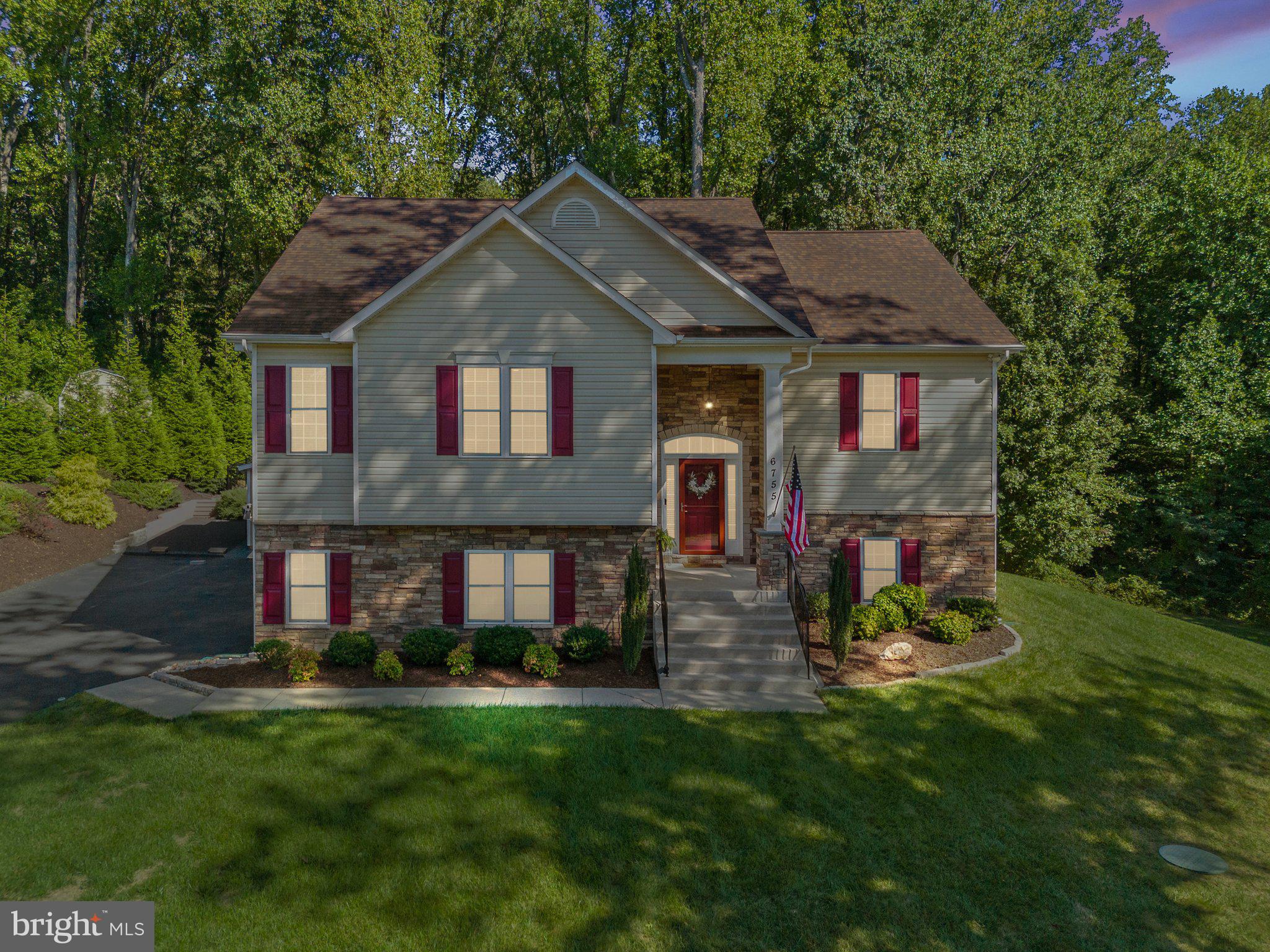 BREEZY KNOLL - Residential