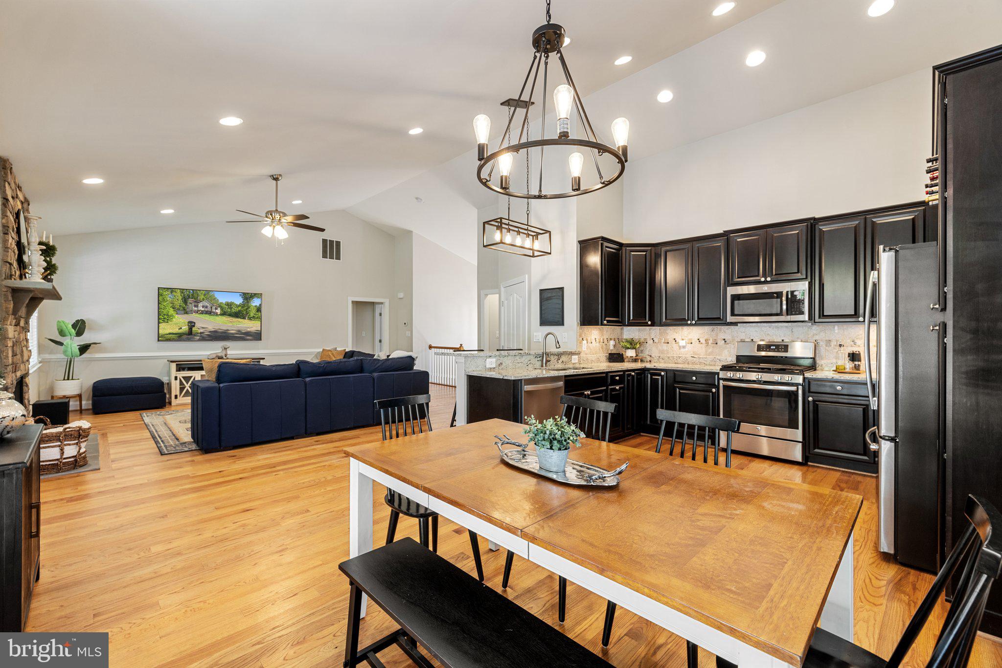 BREEZY KNOLL - Residential