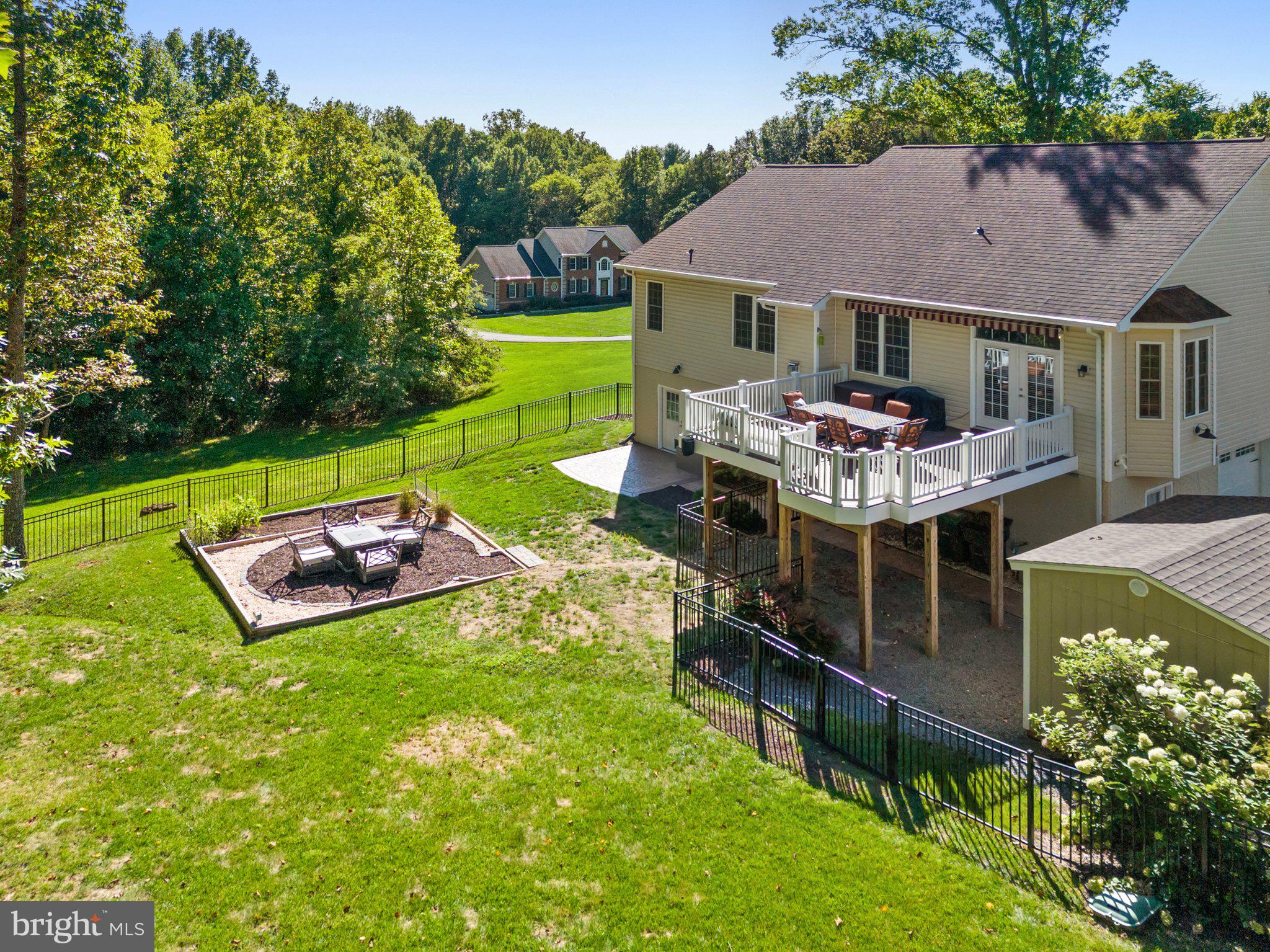 BREEZY KNOLL - Residential