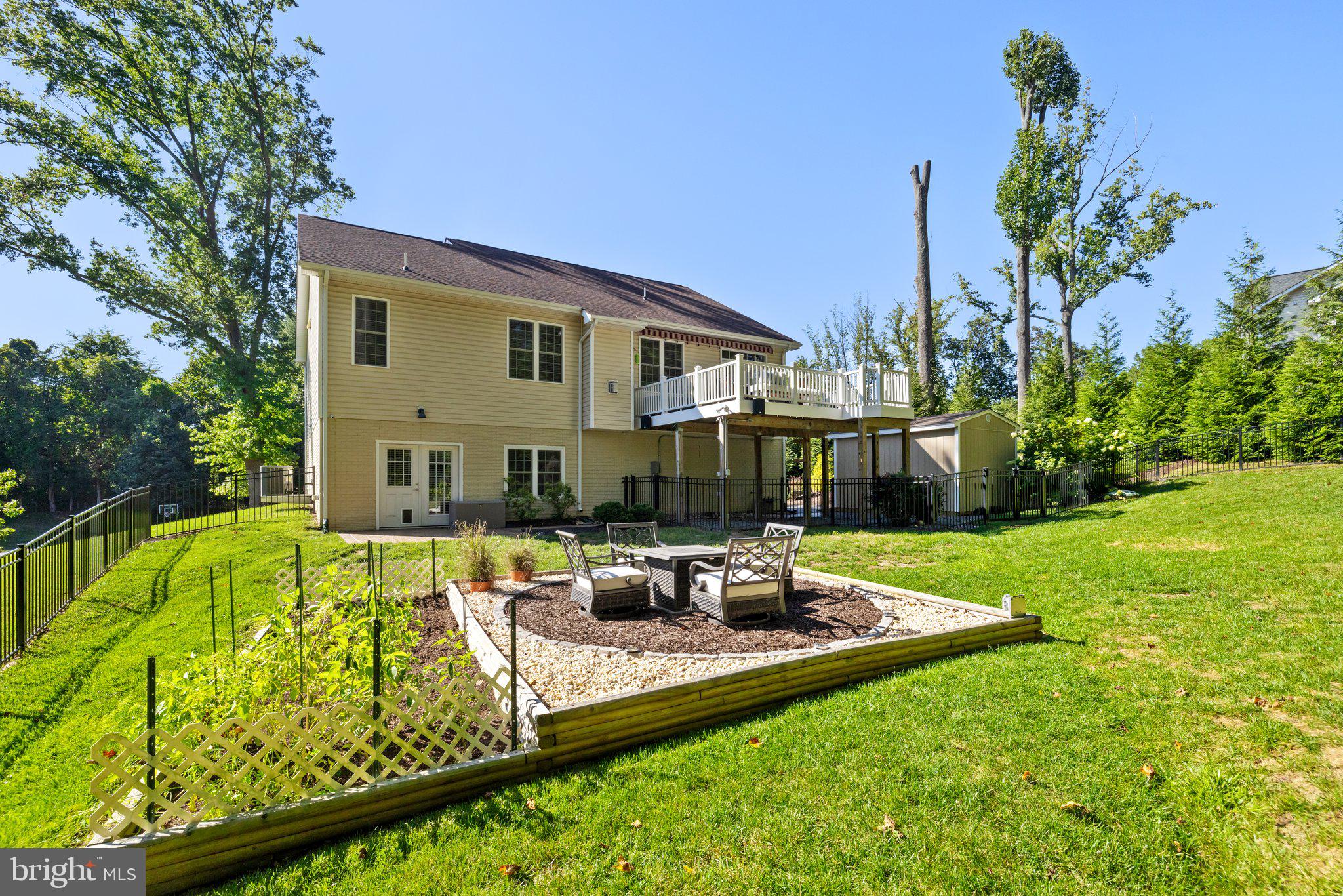 BREEZY KNOLL - Residential