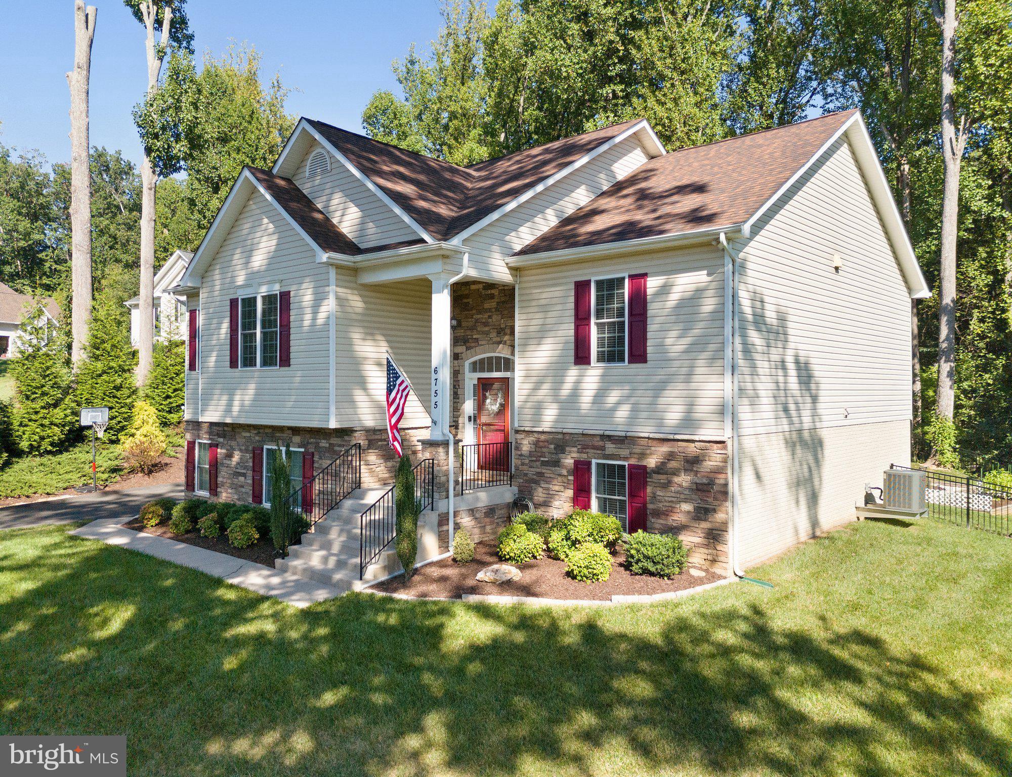 BREEZY KNOLL - Residential