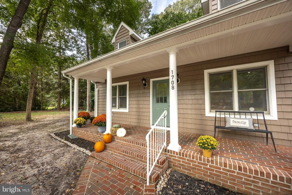 Photo of 1708 E Clear Lake Dr, SALISBURY, MD 21804 (MLS # MDWC2019846)