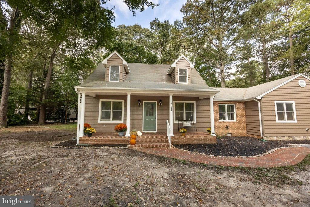 Photo of 1708 E Clear Lake Dr, SALISBURY, MD 21804 (MLS # MDWC2019846)