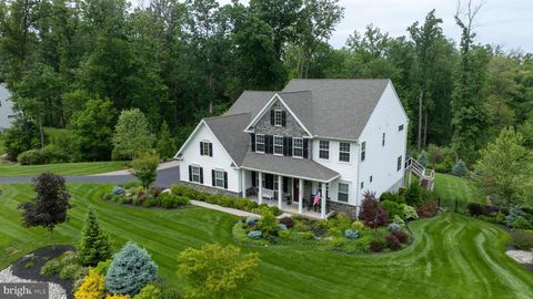 Photo of 36 Greenbriar Drive, ELIZABETHTOWN, PA 17022 (MLS # PALA2071056)