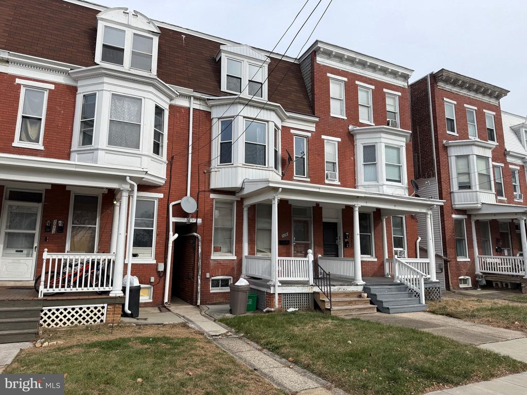Photo of 1015 S Queen Street, YORK, PA 17403 (MLS # PAYK2094340)