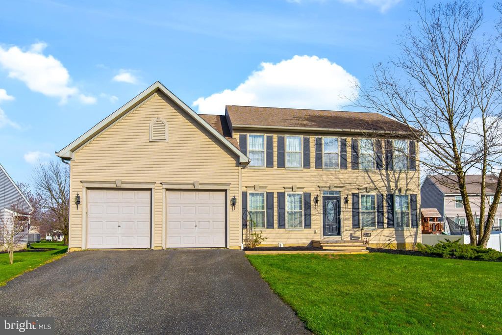Photo of 211 Greystone Lane, Quarryville, PA 17566 (MLS # PALA2049108)
