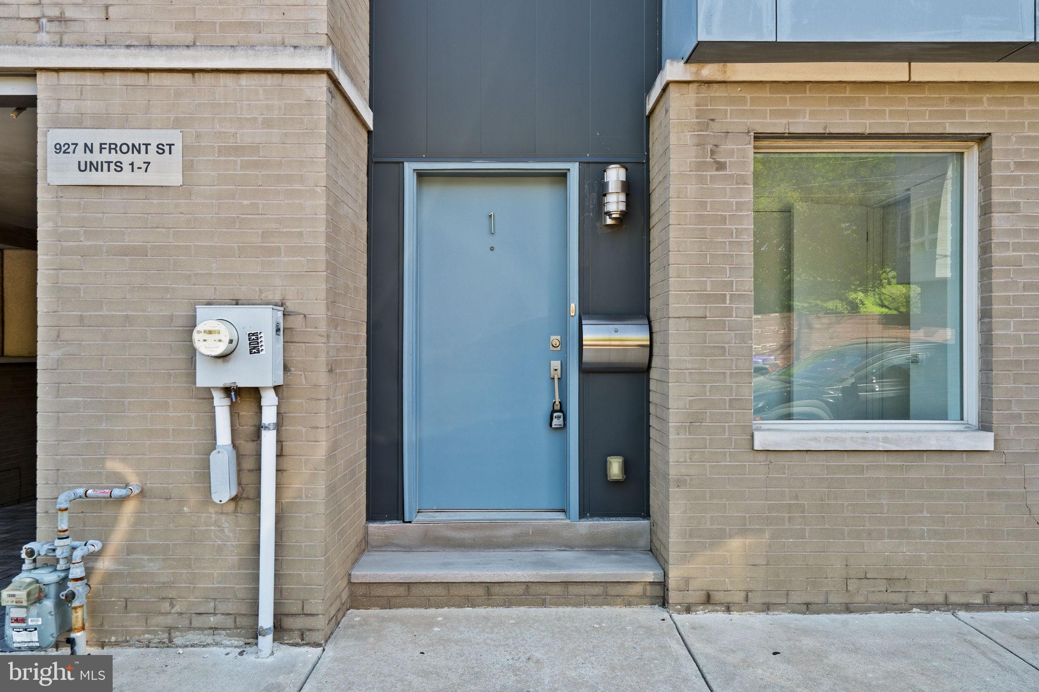 927 N FRONT STREET 1