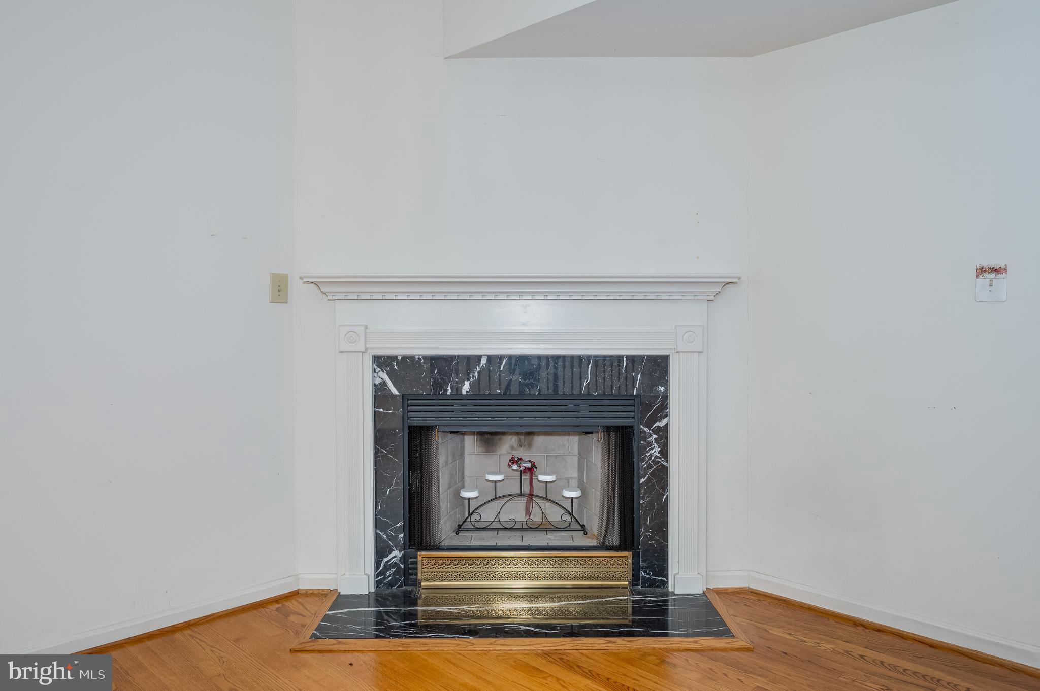 LOCUST HILL - Residential Lease