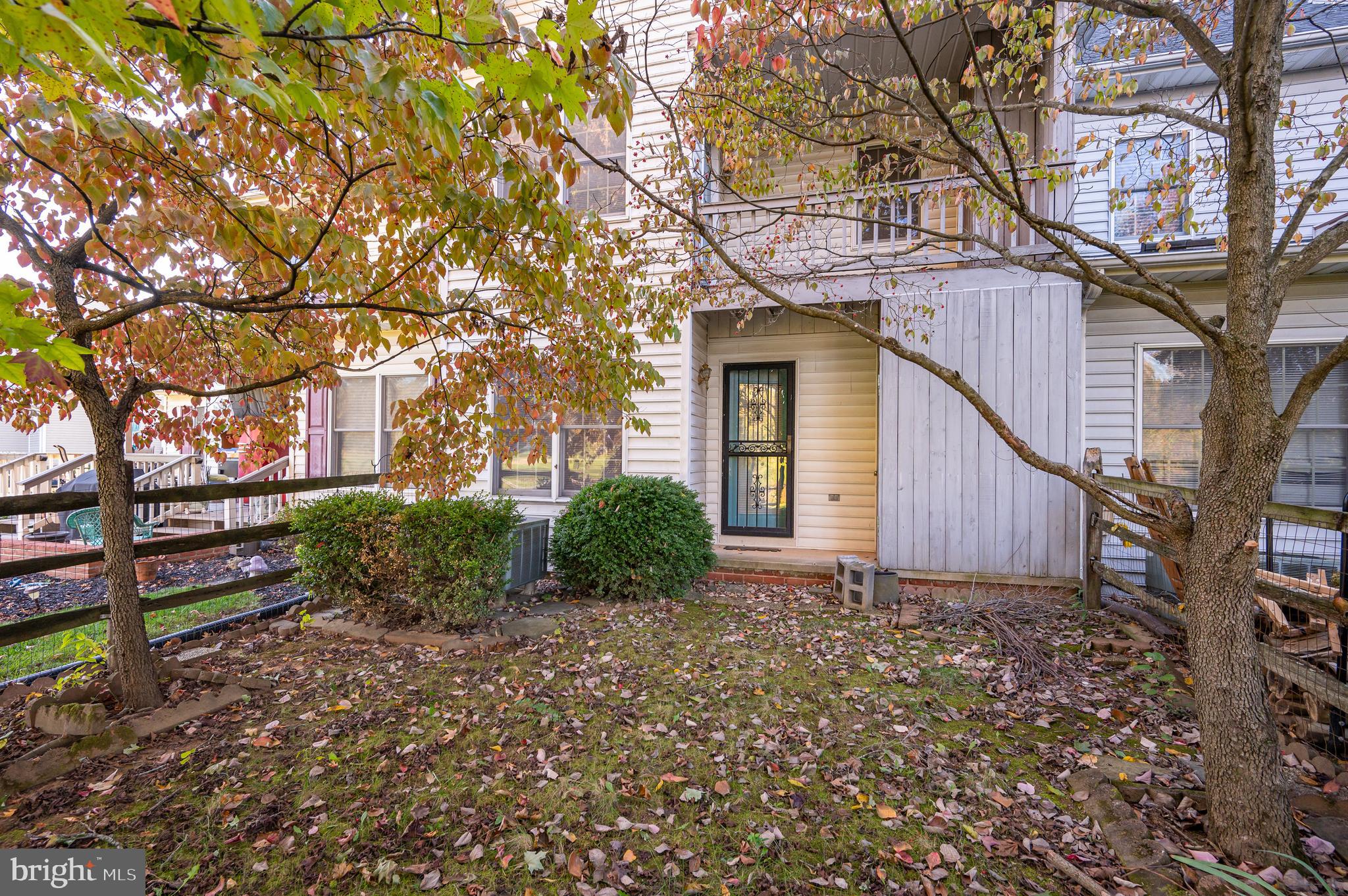 LOCUST HILL - Residential Lease