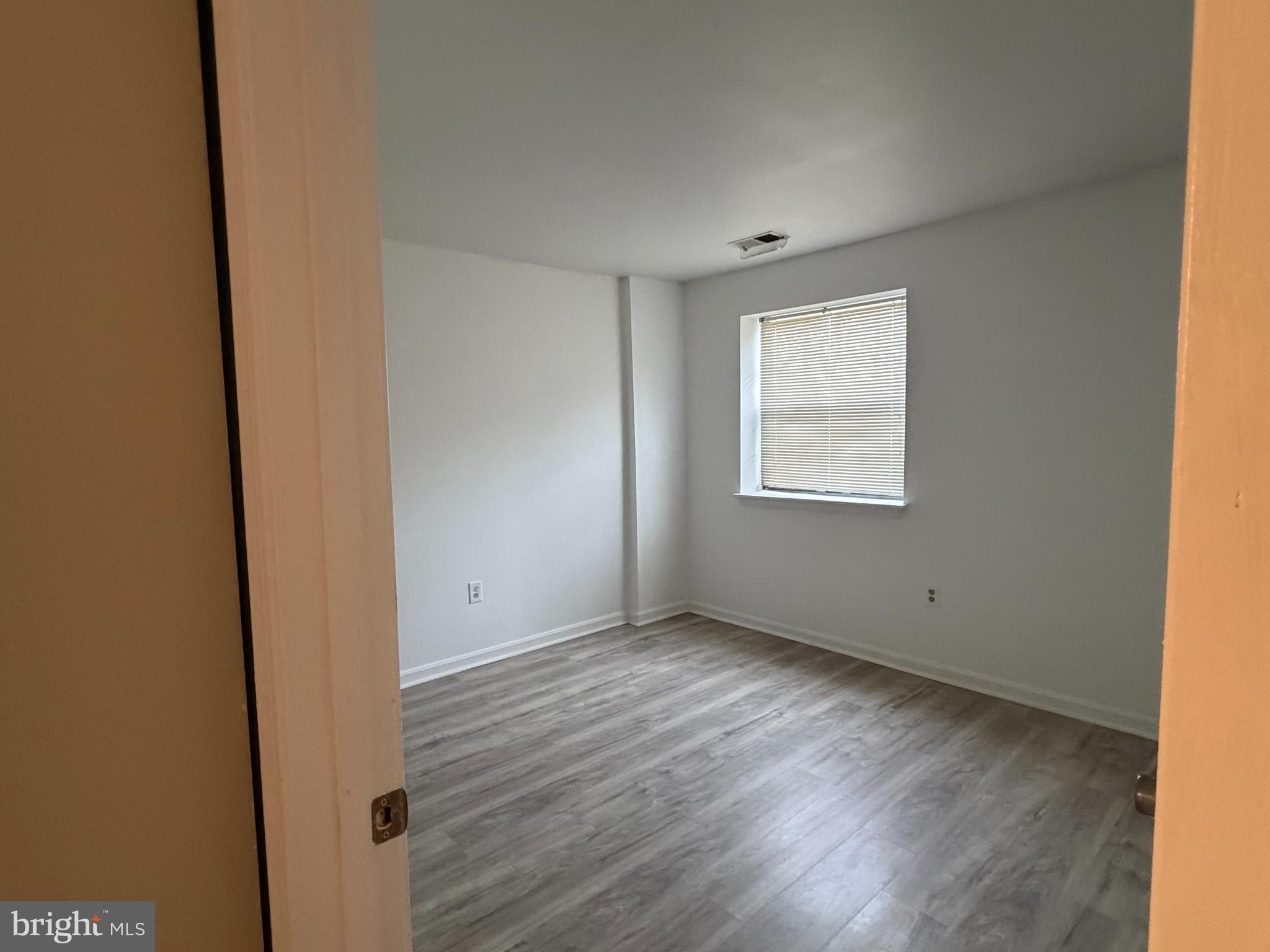 CROMWELL FOUNTAIN - Residential