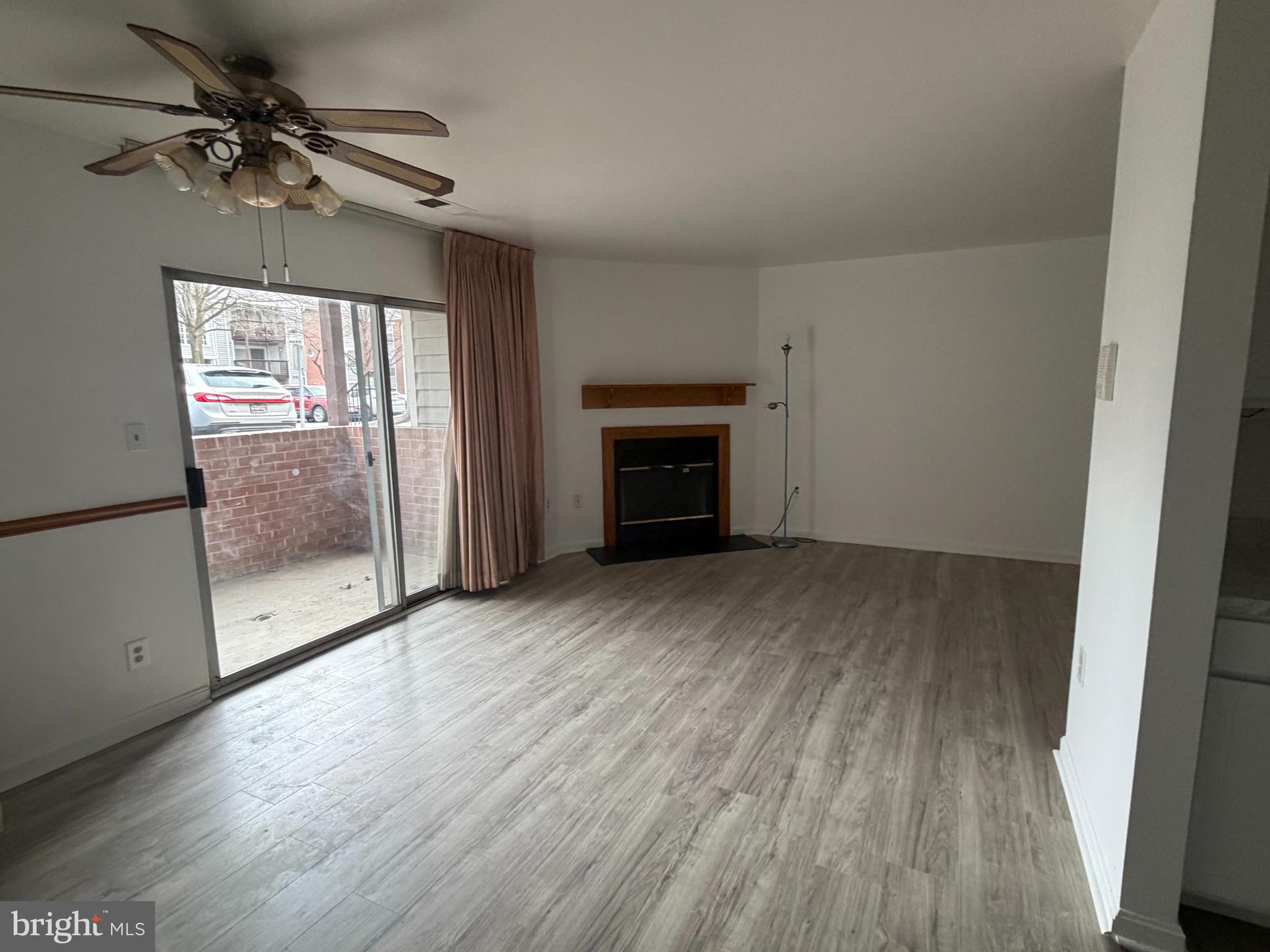 CROMWELL FOUNTAIN - Residential