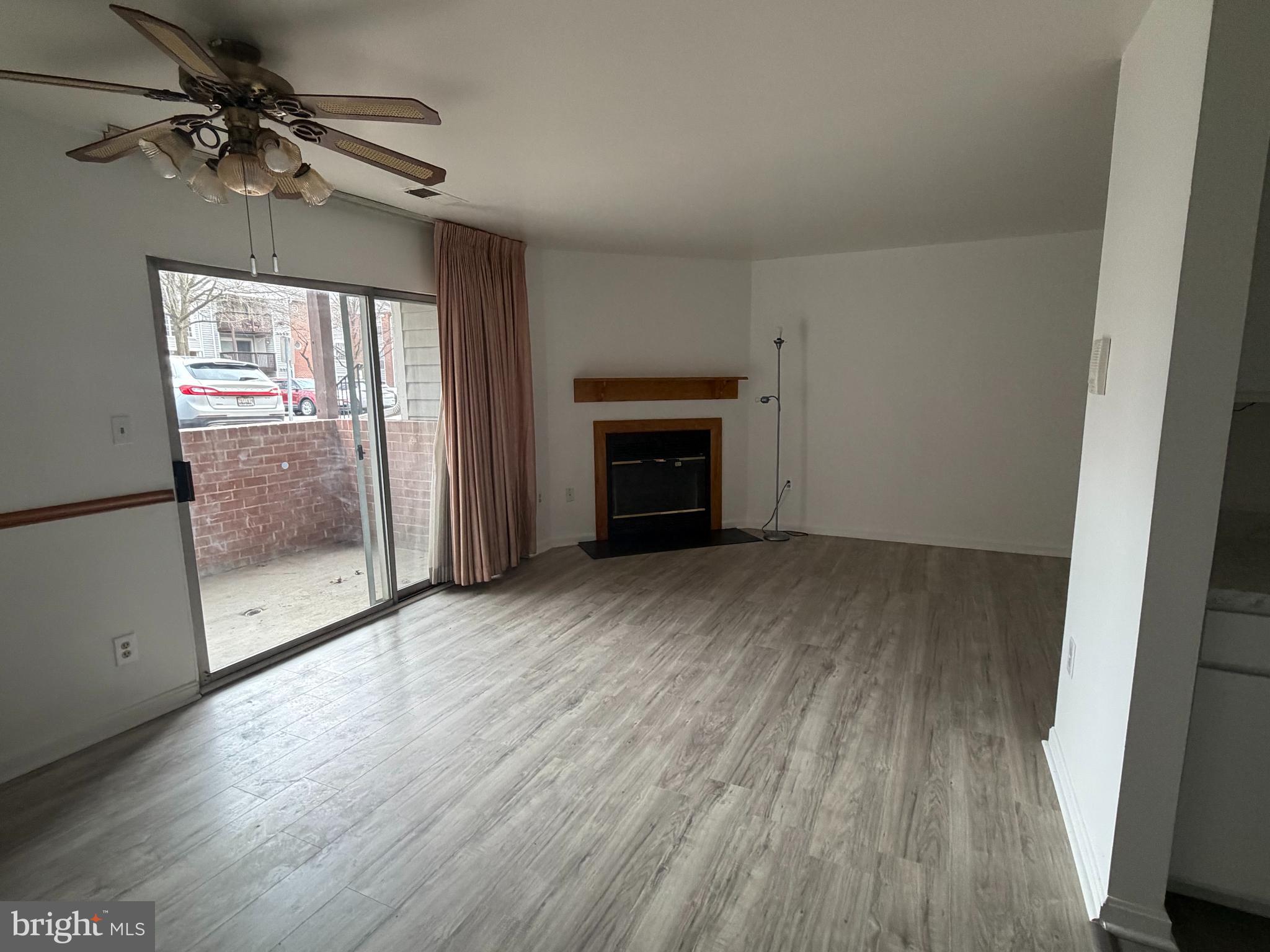 CROMWELL FOUNTAIN - Residential