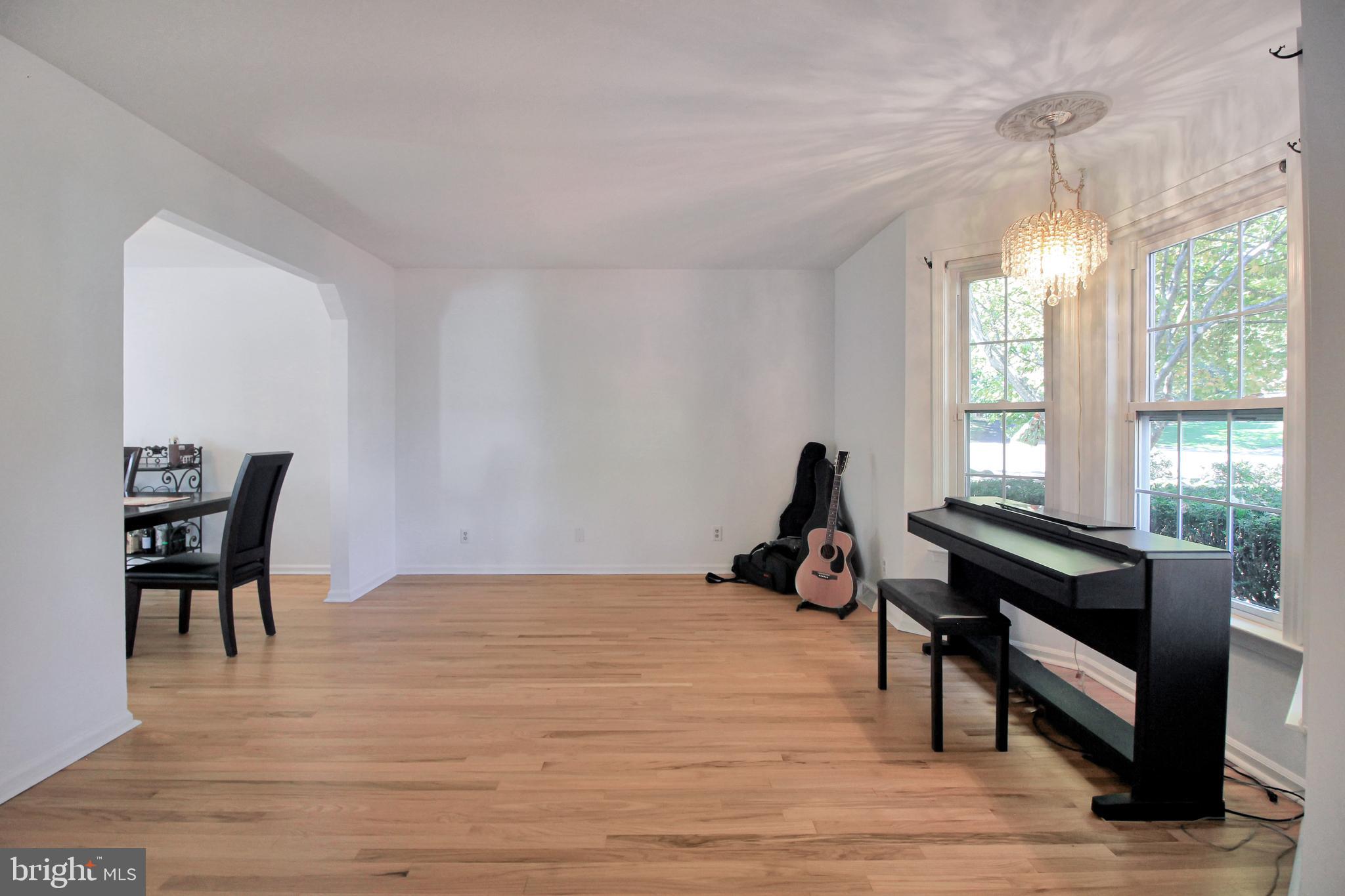 HILLCREST MDWS - Residential