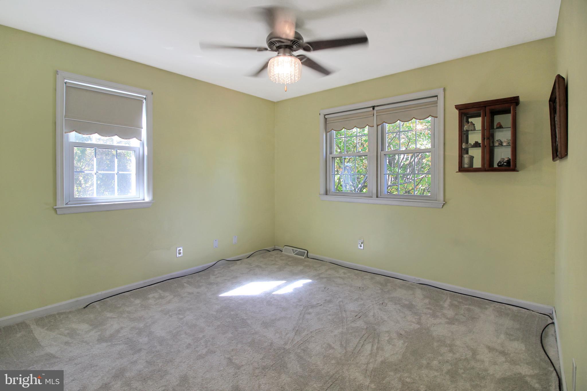 HILLCREST MDWS - Residential