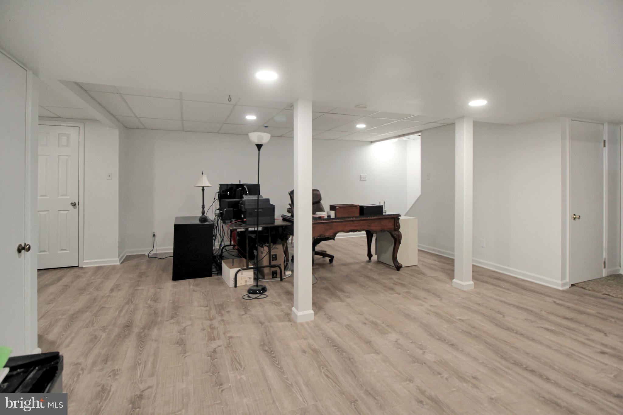 HILLCREST MDWS - Residential