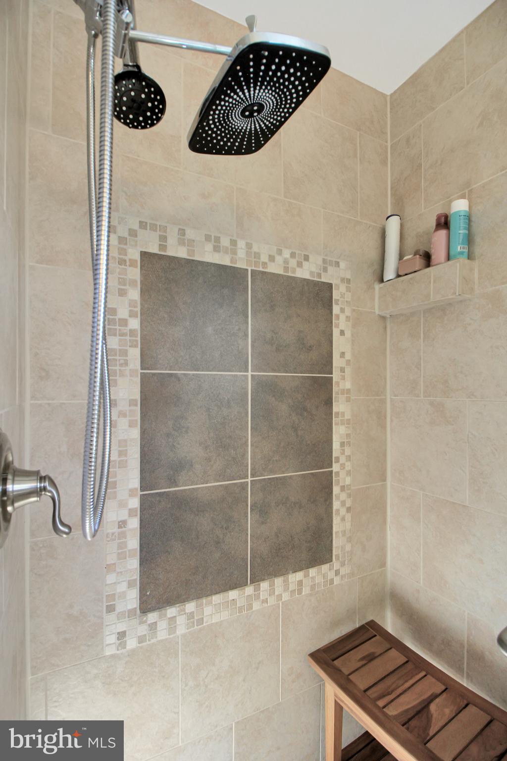 HILLCREST MDWS - Residential