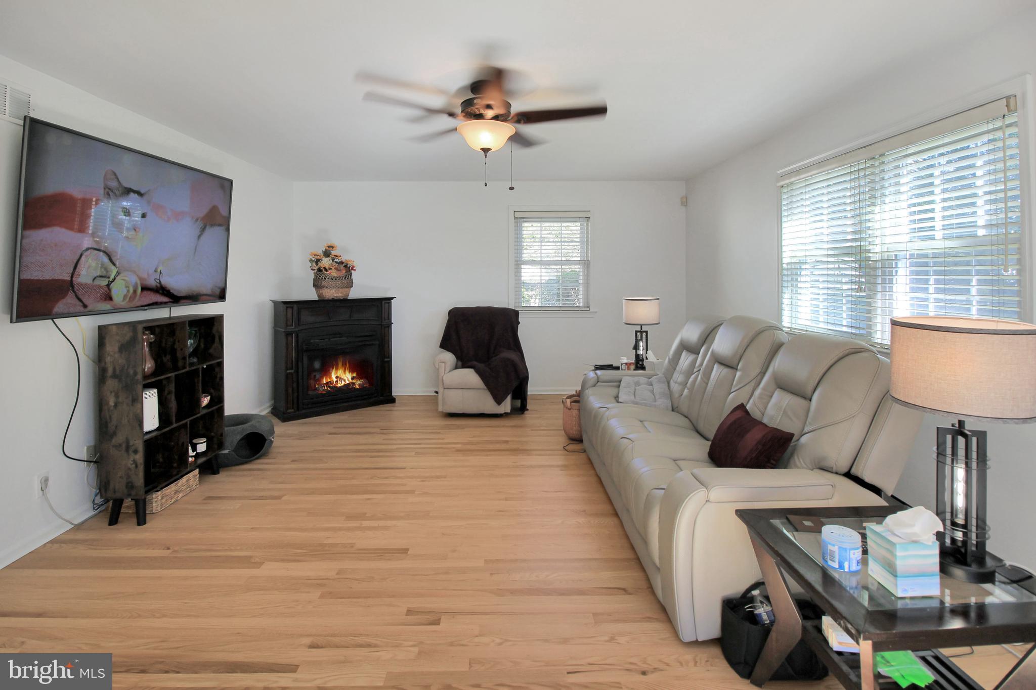 HILLCREST MDWS - Residential