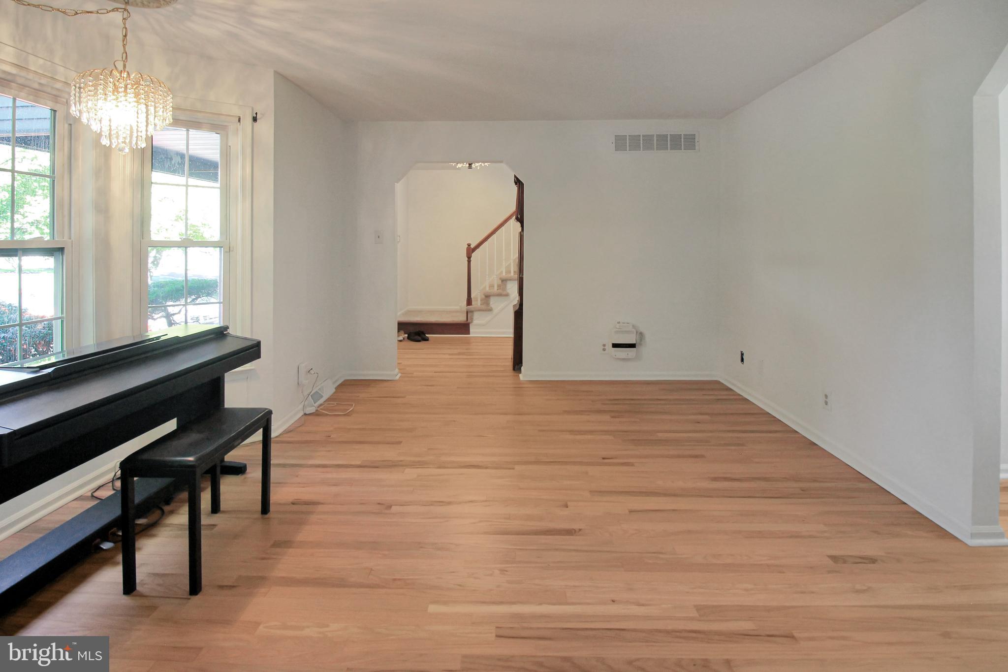 HILLCREST MDWS - Residential