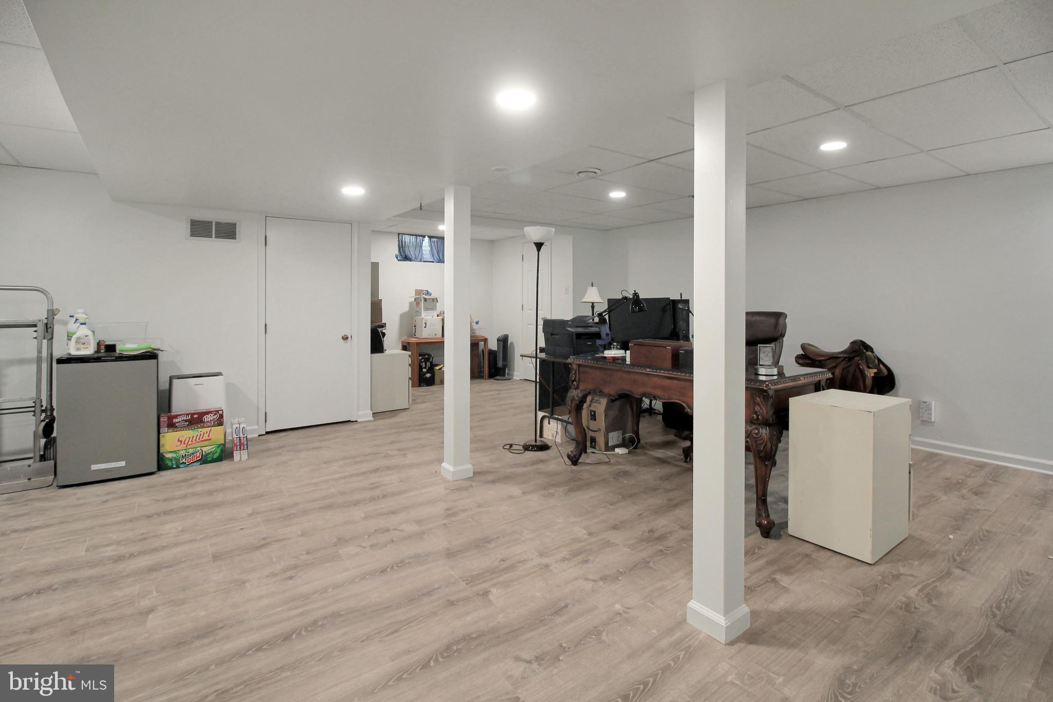 HILLCREST MDWS - Residential