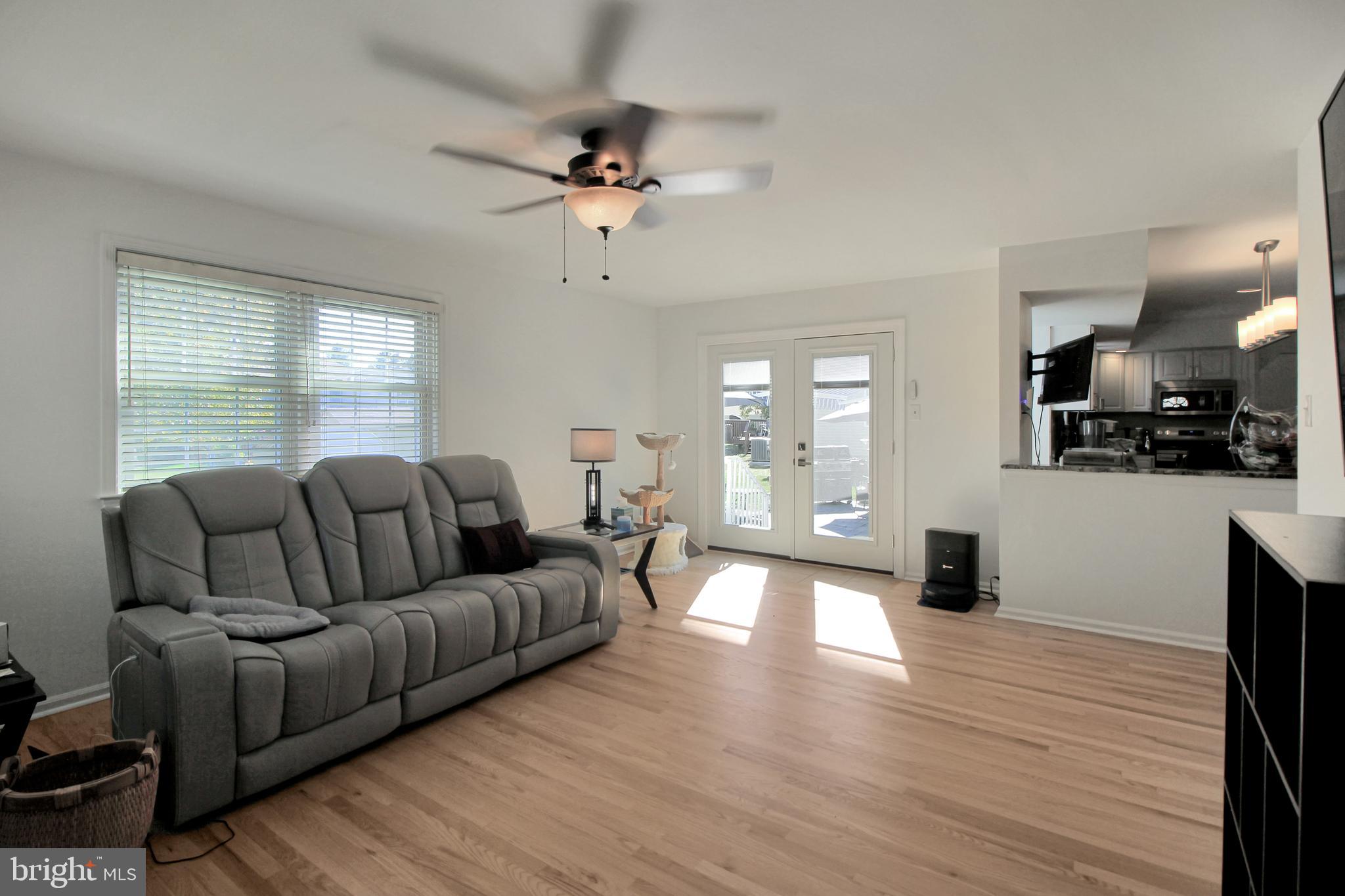 HILLCREST MDWS - Residential