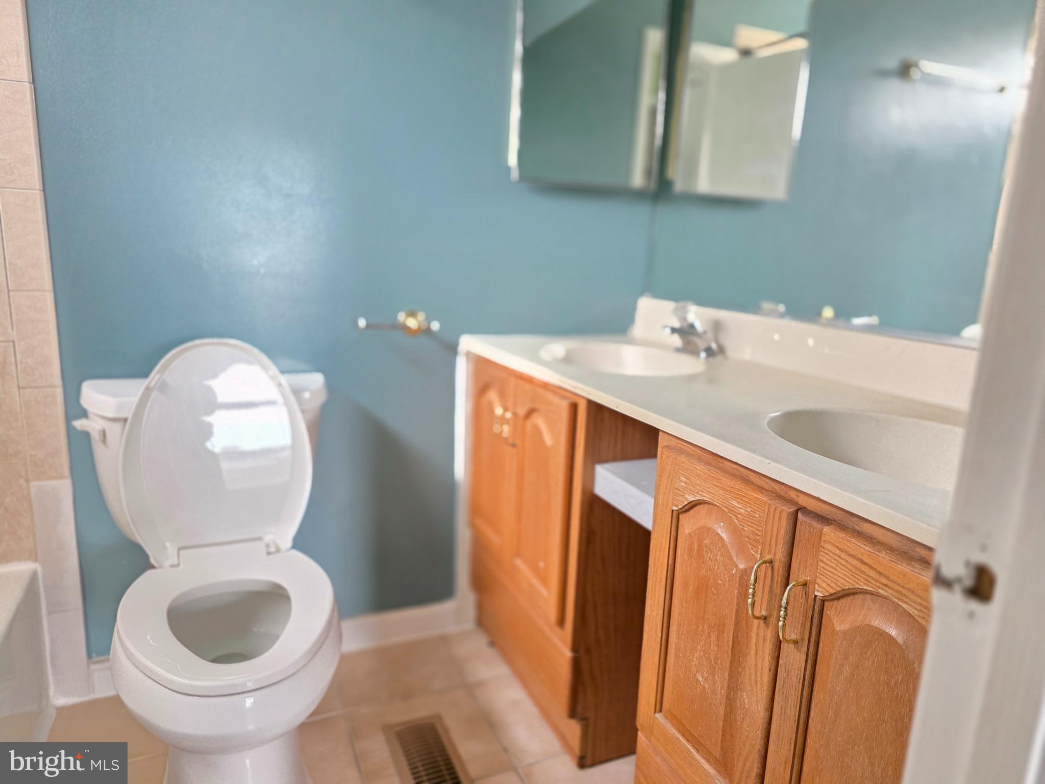 LAUREL LAKES - Residential Lease