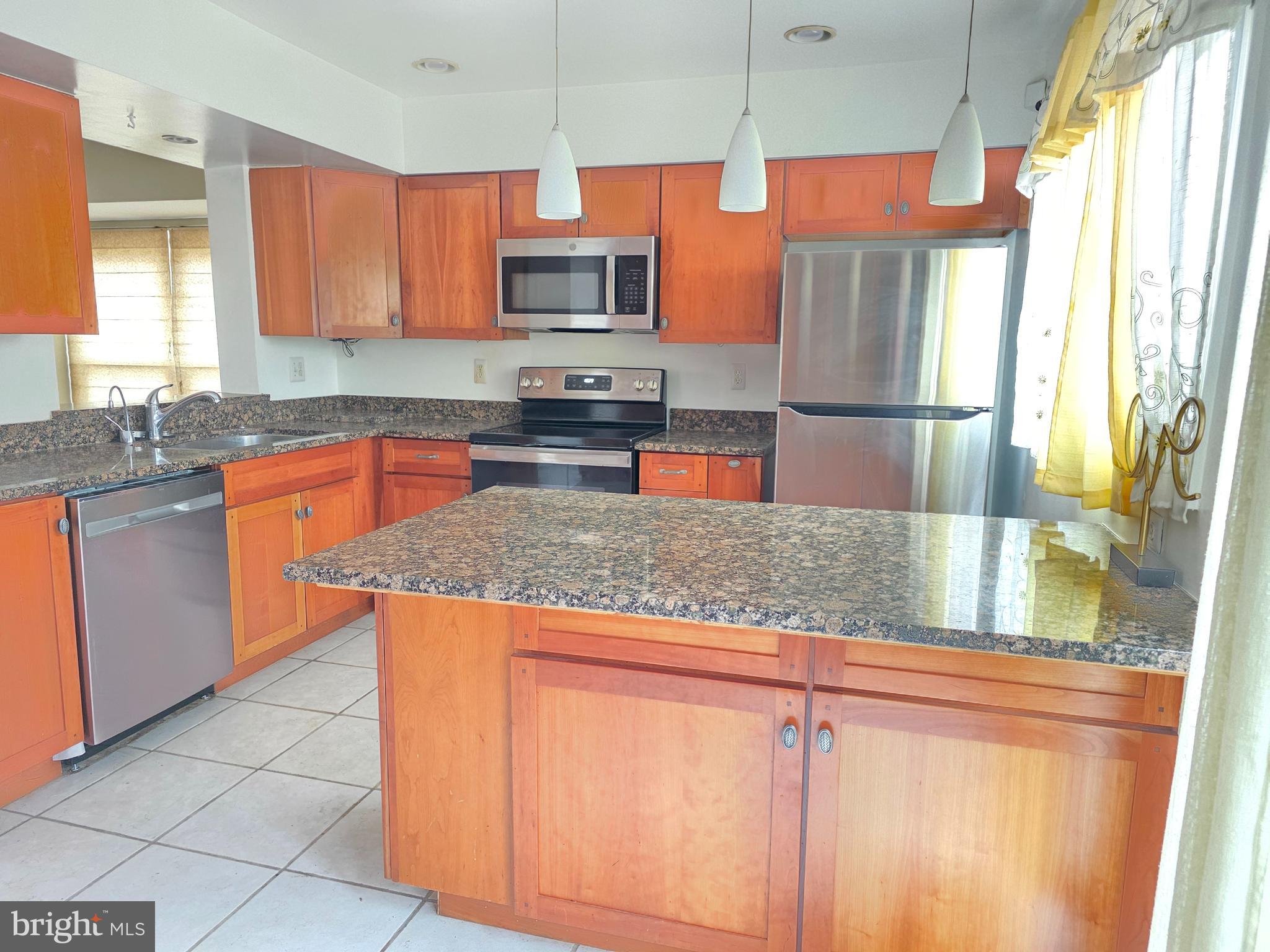 LAUREL LAKES - Residential Lease