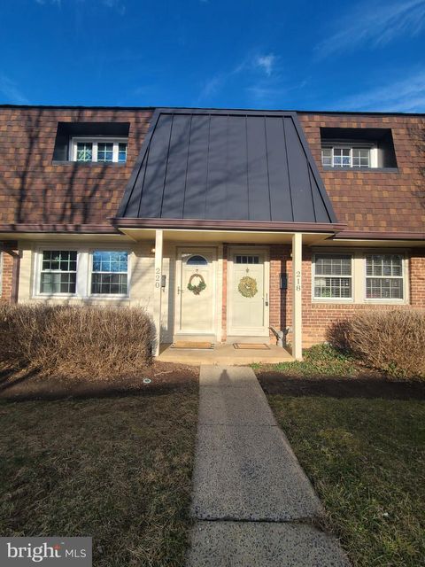 220 S VIRGINIA AVENUE 82 FALLS CHURCH VA 22046